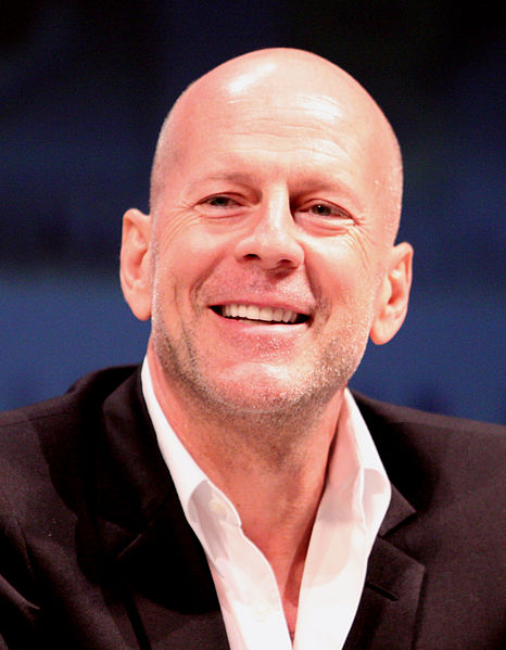 El muevo proyecto de Bruce Willis como director se trata de una comedia. 