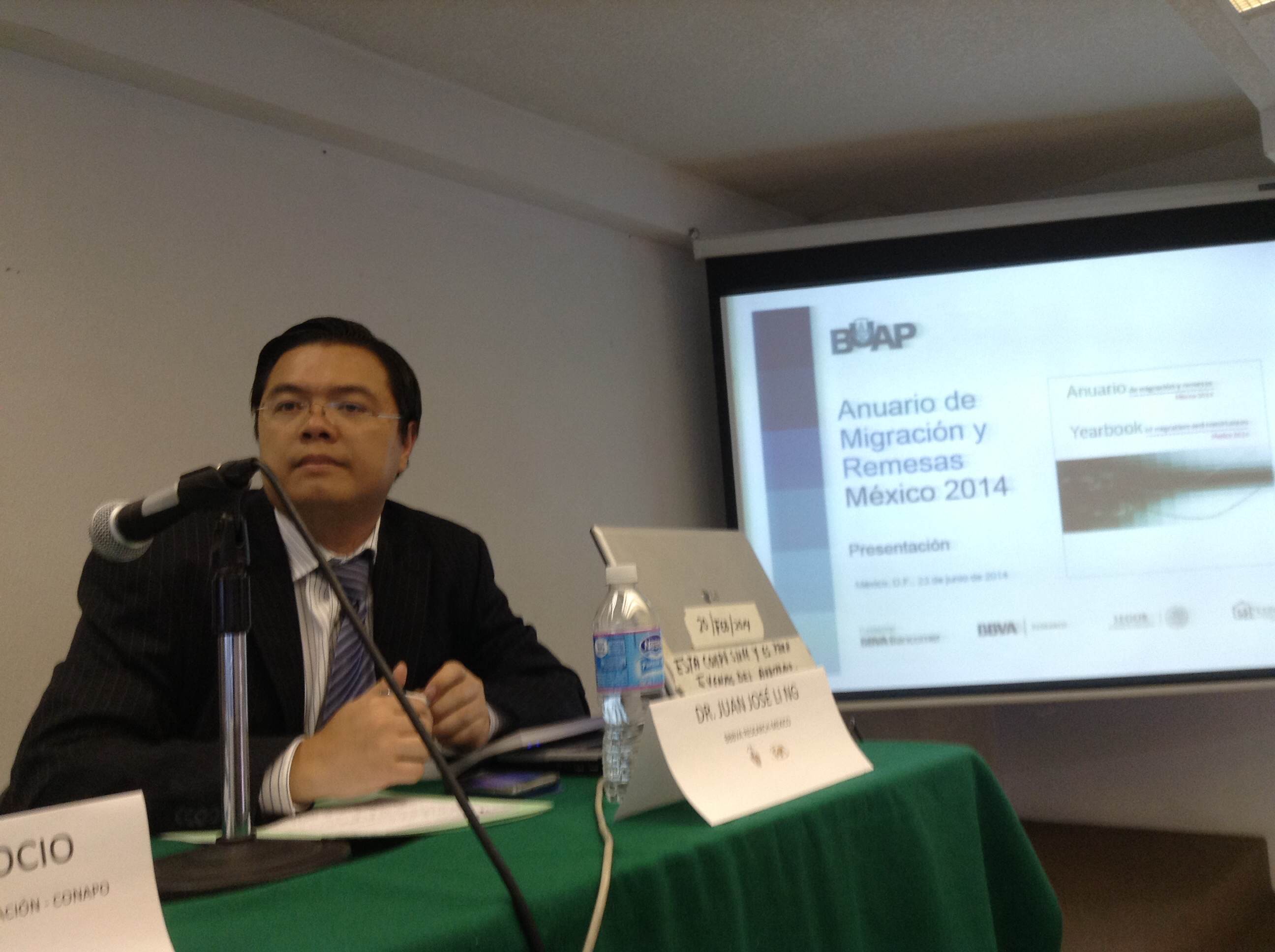 Juan José Li Ng, economista Senior BBVA Research y Fundación BBVA Bancomer durante la presentación del Anuario De Migración y Remesas México 2014 en e