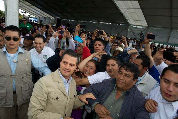 Durante la entrega del tramo carretero Texcoco – Calpulalpan.