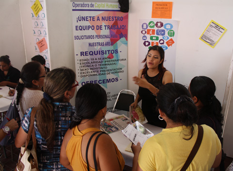 Fueron más de 5 mil mujeres las que acudieron en busca de empleo. 