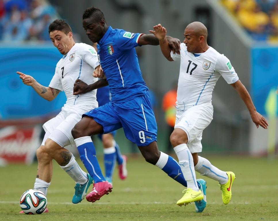 Italia y Uruguay se enfrentan.