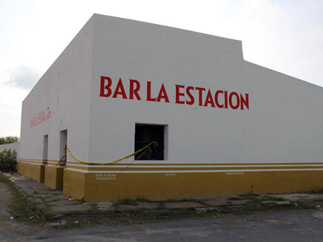 Tras los hechos, el bar fue resguardado por las autoridades 