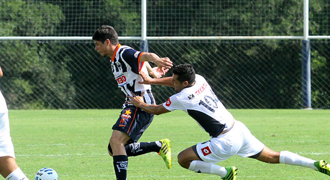El equipo de Estudiantes de Altamira divide triunfos con Rayados de Monterrey