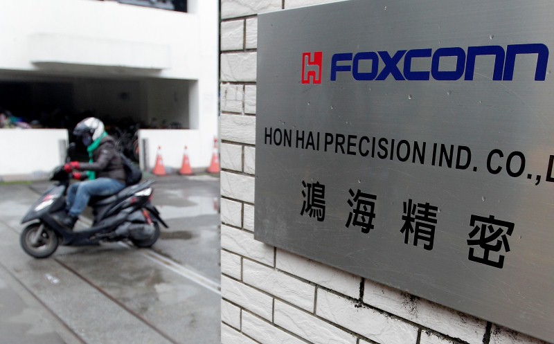 Hon Hai Precision Industry Co., también conocida como Foxconn, busca revolucionar la industria de autos eléctricos bajando sus costos.