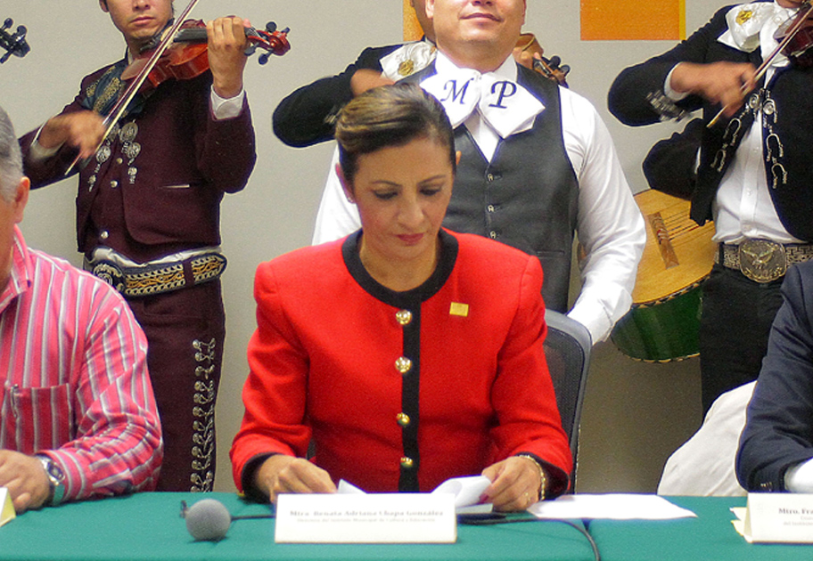 El alcalde dijo en mayo que Renata Chapa continuaría en el puesto.
