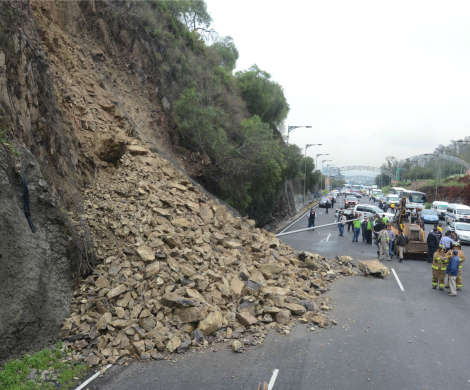 Desgajamiento en el kilómetro 1 de la carretera México-Pachuca.
