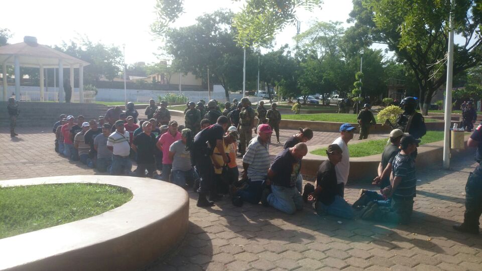 Entre los detenidos se enucentra el líder de las autodefensas de Tepalcatepec, José Manuel Mireles.