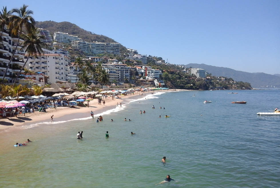 Esperan que este verano se vea esa mezcla de visitantes extranjeros y nacionales en Puerto Vallarta