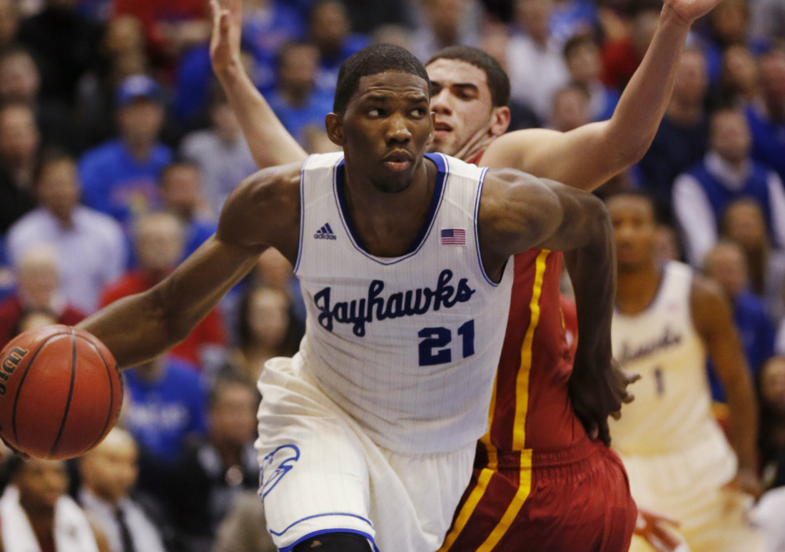 Joel Embiid, lesionado  