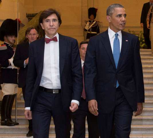 El Ministro belga Elio Di Rupo (izquierda) apostó un paquete de cervezas con Barack Obama (derecha)