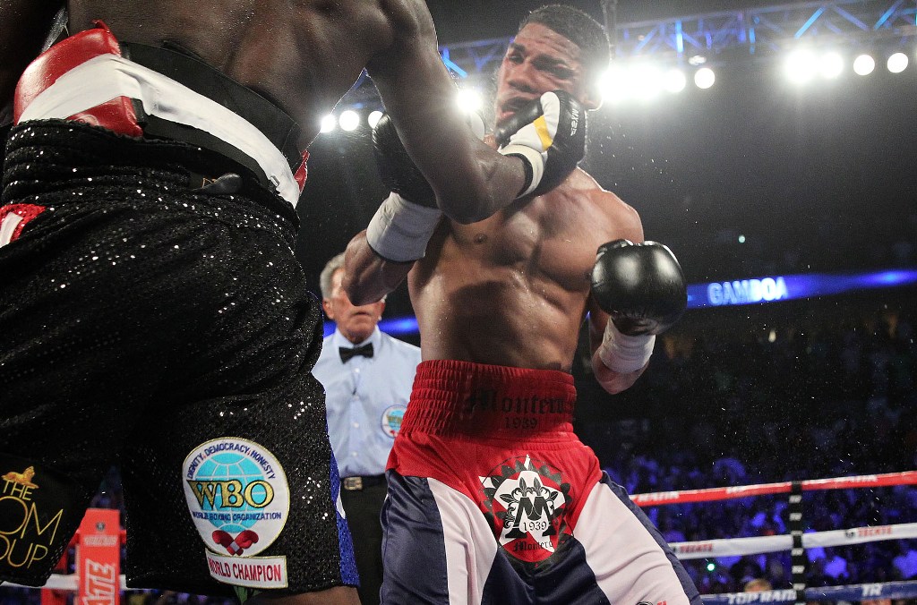 Crawford conecta al cubano Gamboa, quien a la postre perdería la contienda 