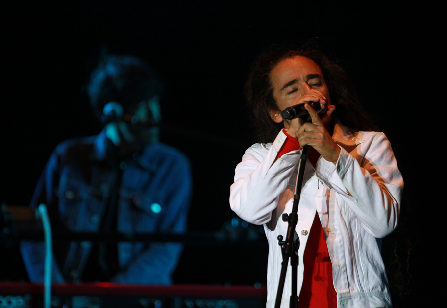 Café Tacvba fue el que cerró con broche de oro la noche.