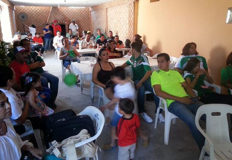 En La Partida, la familia de Oribe Peralta no deja de apoyarlo.