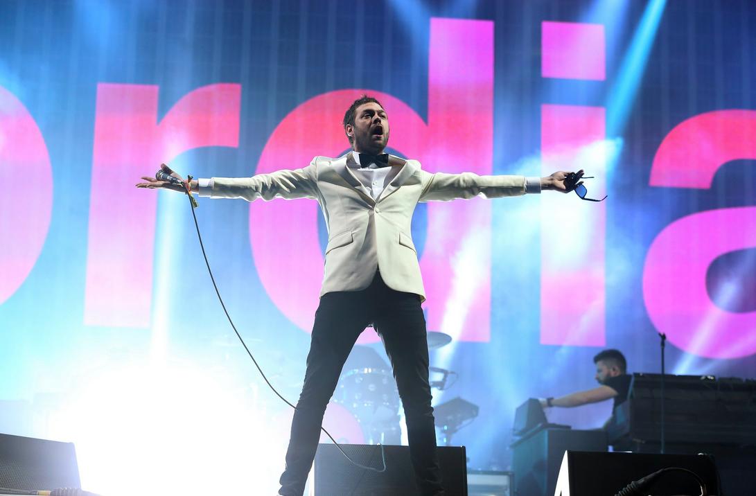 Tom Meighan de Kasabian enamoró con su porte. 