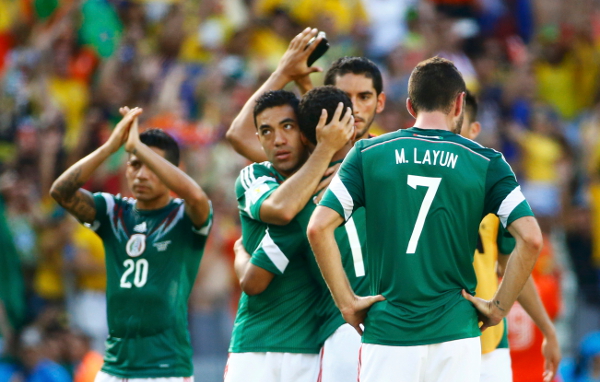 Cabizbajos, integrantes del Tri, lamentan la derrota y eliminación de México.