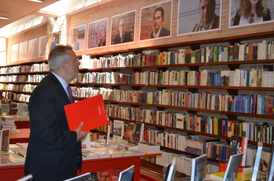 El FCE fundó el Comité Editorial de Comunicación.