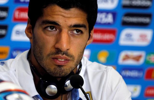 Luis Suárez en conferencia de prensa en el Mundial de Brasil 2014 