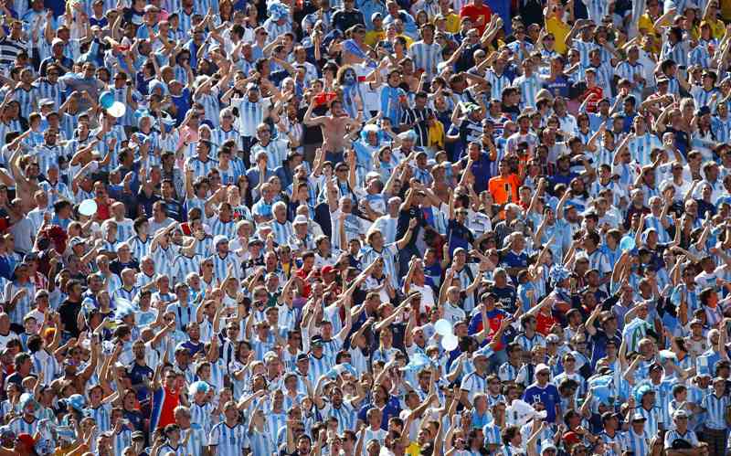 Aficionados de Argentina en el partido contra Suiza 