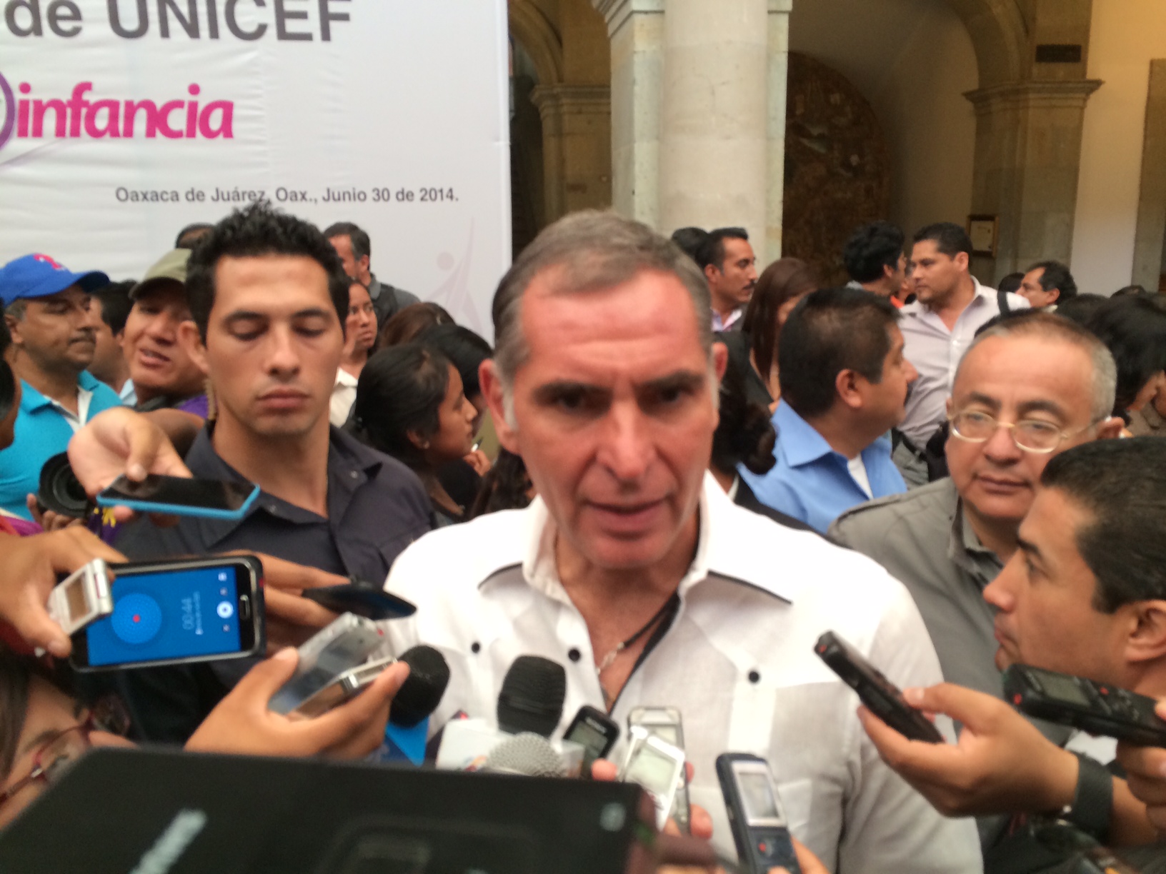 El gobernador de Oaxaca recordó que la fiesta es de todos y no de un grupo.