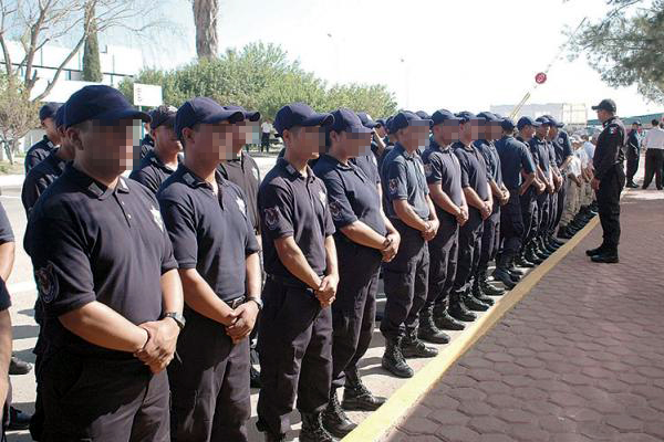 Policías de Durango con bajos sueldos y escasas prestaciones. 