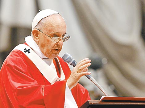 Francisco se reunirá con los obispos para reformar la Iglesia.