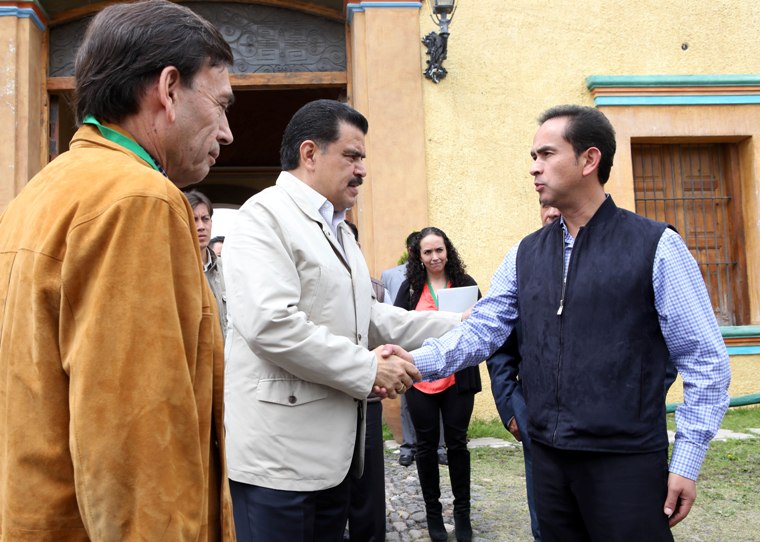 Gobernador de Hidalgo, Francisco Olvera Ruiz y Ricardo Aguilar Castillo, subsecretario de Alimentación y Competitividad de la Sagarpa