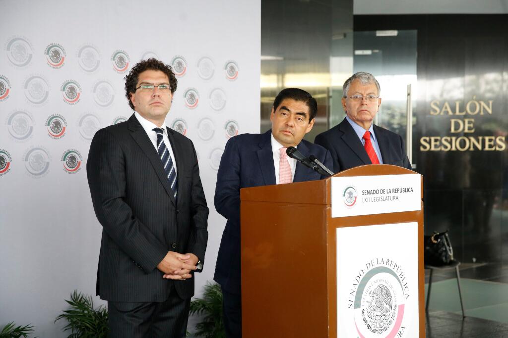 Miguel Barbosa, coordinador del PRD en el Senado.