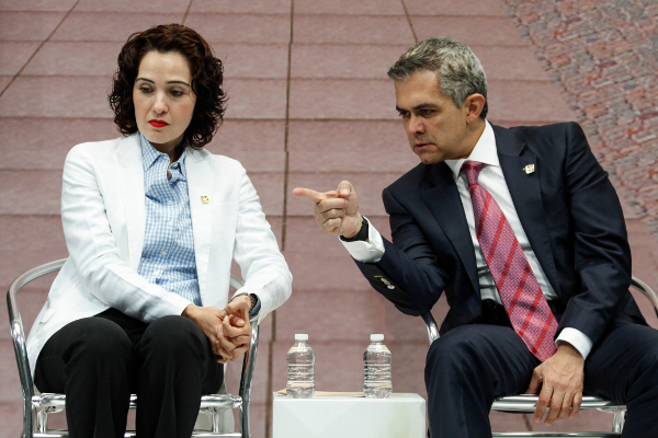 Tanya Müller, secretaria del Medio Ambiente, y Miguel Ángel Mancera, jefe de Gobierno del Distrito Federal.