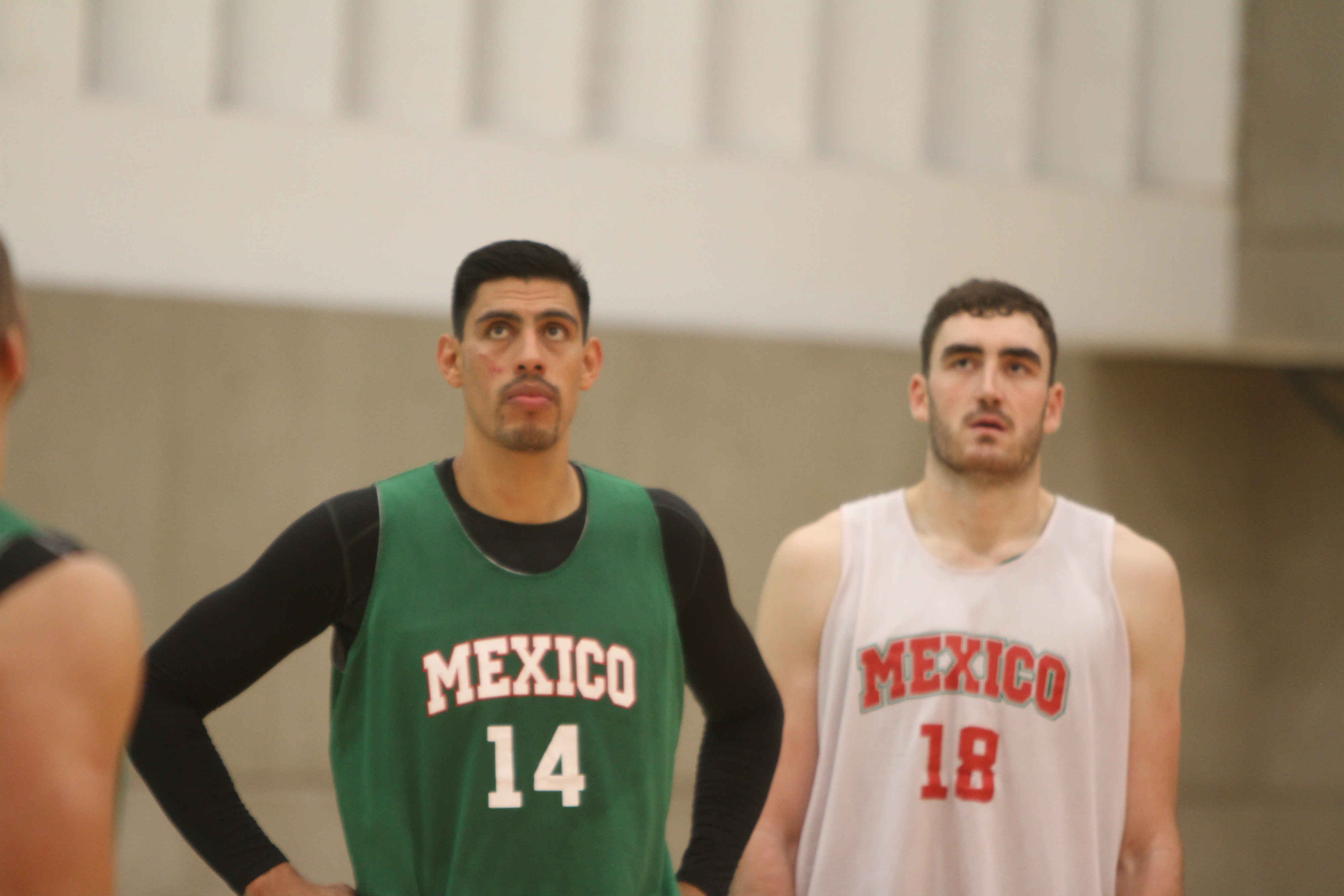 Gustavo Ayón e Israel Gutiérrez entrenando en el CDOM