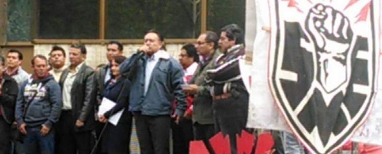 Martín Esparza en el templete que se colocó en Reforma