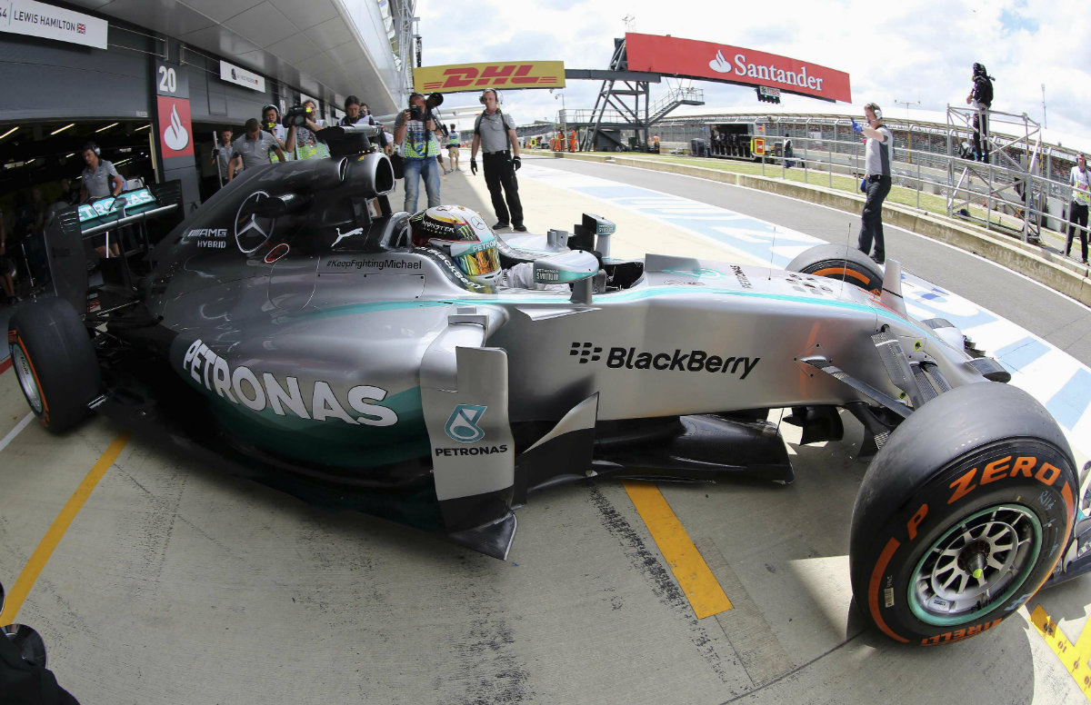 Lewis Hamilton en las pruebas libres de este viernes en Silverstone 
