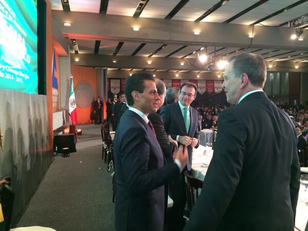 Peña Nieto durante la toma de protesta al Comité Ejecutivo y Consejo Directivo de la Concanaco-Servytur 2014-2015.