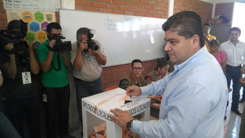Alcalde de Torreón, Miguel Riquelme señaló que hubo compras de "pánico" de alcohol en Gómez y Lerdo. 