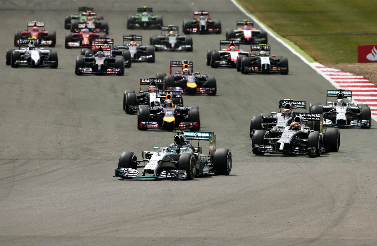 Hamilton lidera la carrera 