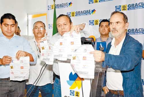 Los líderes del PRD, Jesús Zambrano, y PAN, Gustavo Madero, acusaron irregularidades durante el proceso.