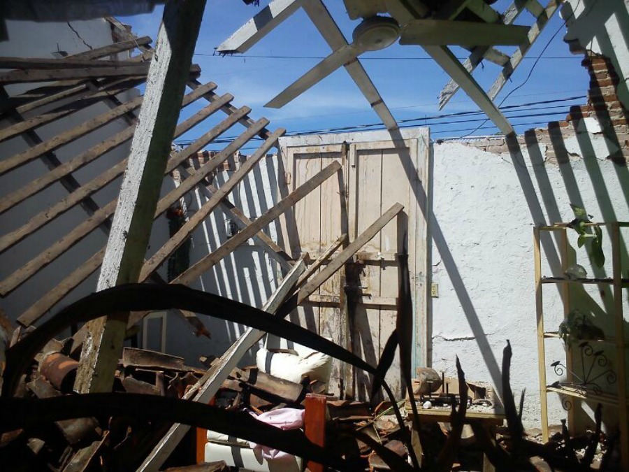 En el municipio de Huixtla, Chiapas, los techos y bardas de algunas casas se desprendieron  por el sismo de 6.9 grados Richte que se originó en Tapach