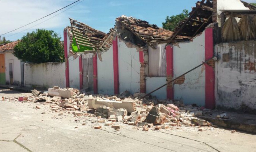 En el municipio de Huixtla, Chiapas, los techos y bardas de algunas casas se desprendieron  por el sismo de 6.9 grados Richte que se originó en Tapach