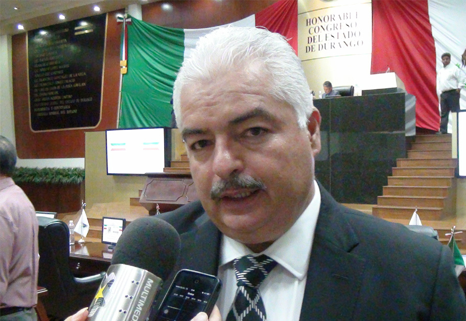 El diputado Marco Rosales Saracco, explicó que actualmente las licencias presentadas por los legisladores tienen que ser procesadas por la comisión de