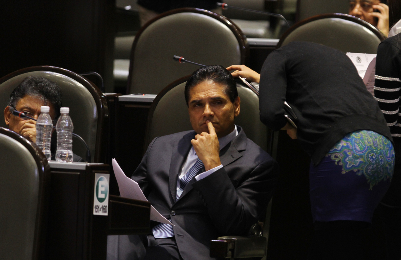 Silvano Aureoles en la Cámara de Diputados donde se aprobó en lo general la ley telecom.