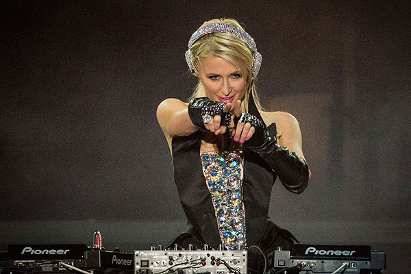Paris Hilton ha mostrado sus cualidades como dj. 