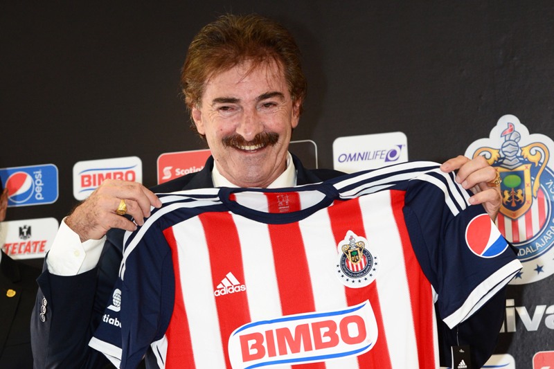 Ricardo La Volpe en su presentación con Chivas 