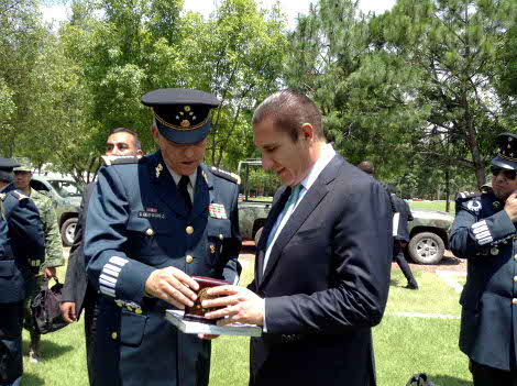 El gobernador y el titular de la Sedena. 