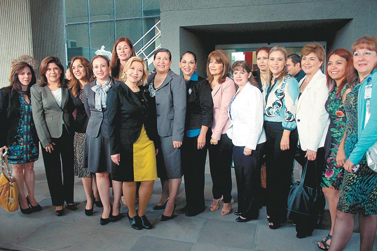 En octubre del año pasado, funcionarias públicas llevaron una iniciativa de equidad ante el Congreso. 