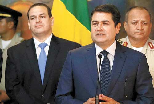 Afirma que los criminales buscan hacer de su país un cruce para la cocaína que va de Sudamérica a EU.