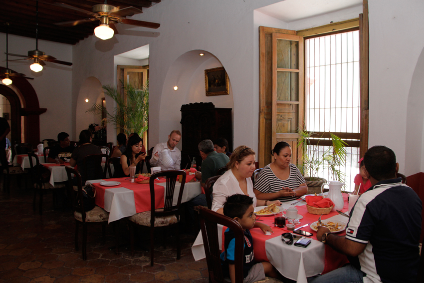 En temporada vacacional los restaurantes elevan sus ganancias.