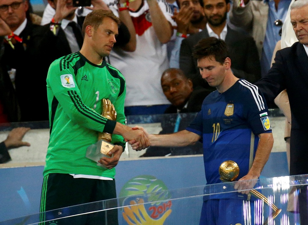 Messi recibe sin ánimos el Balón de Oro