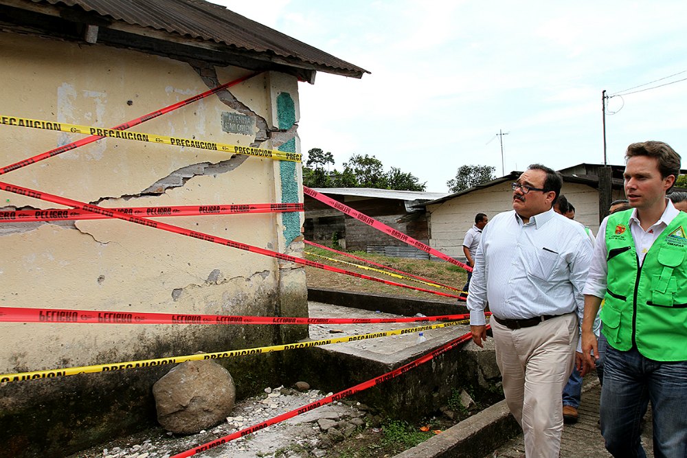 El titular de la Sedatu, Jorge Carlos Ramírez Marín y el goberndor de Chiapas, Manuel Velazco, realizaron recorridos.