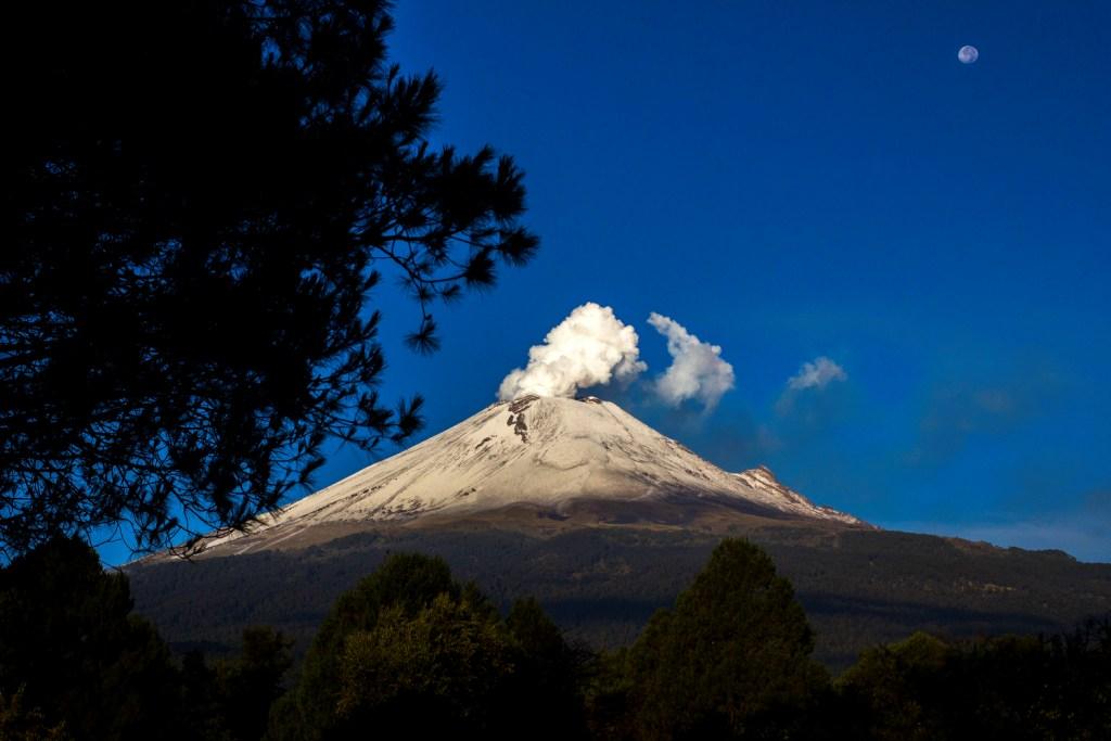Así amaneció el volcán Popocatépetl.