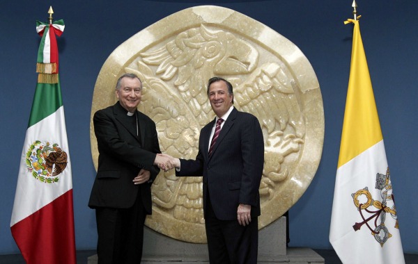 El cardenal Parolin fue recibido ayer por el secretario de Relaciones Exteriores, José Antonio Meade, con quien se reunirá hoy para una cena en honor 