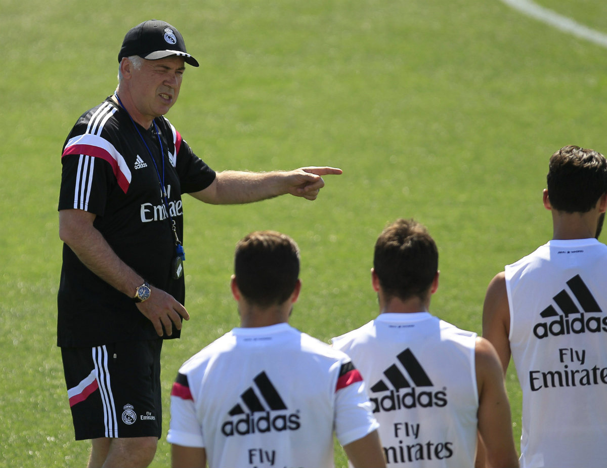 Carlo Ancelotti dirigiendo el primer entrenamiento para la pretemporada 2014-2015